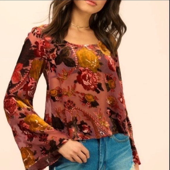 Tobi Bell Sleeve Top - Picture 1 of 5